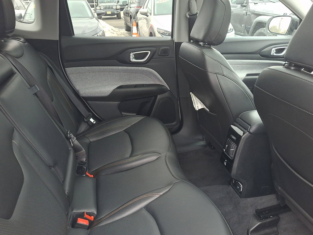 Used 2022 Jeep Compass Latitude w/ Sun and Sound Group image 15