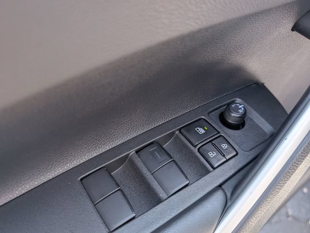 Used 2025 Toyota Corolla Cross XLE AWD/4WD image 15