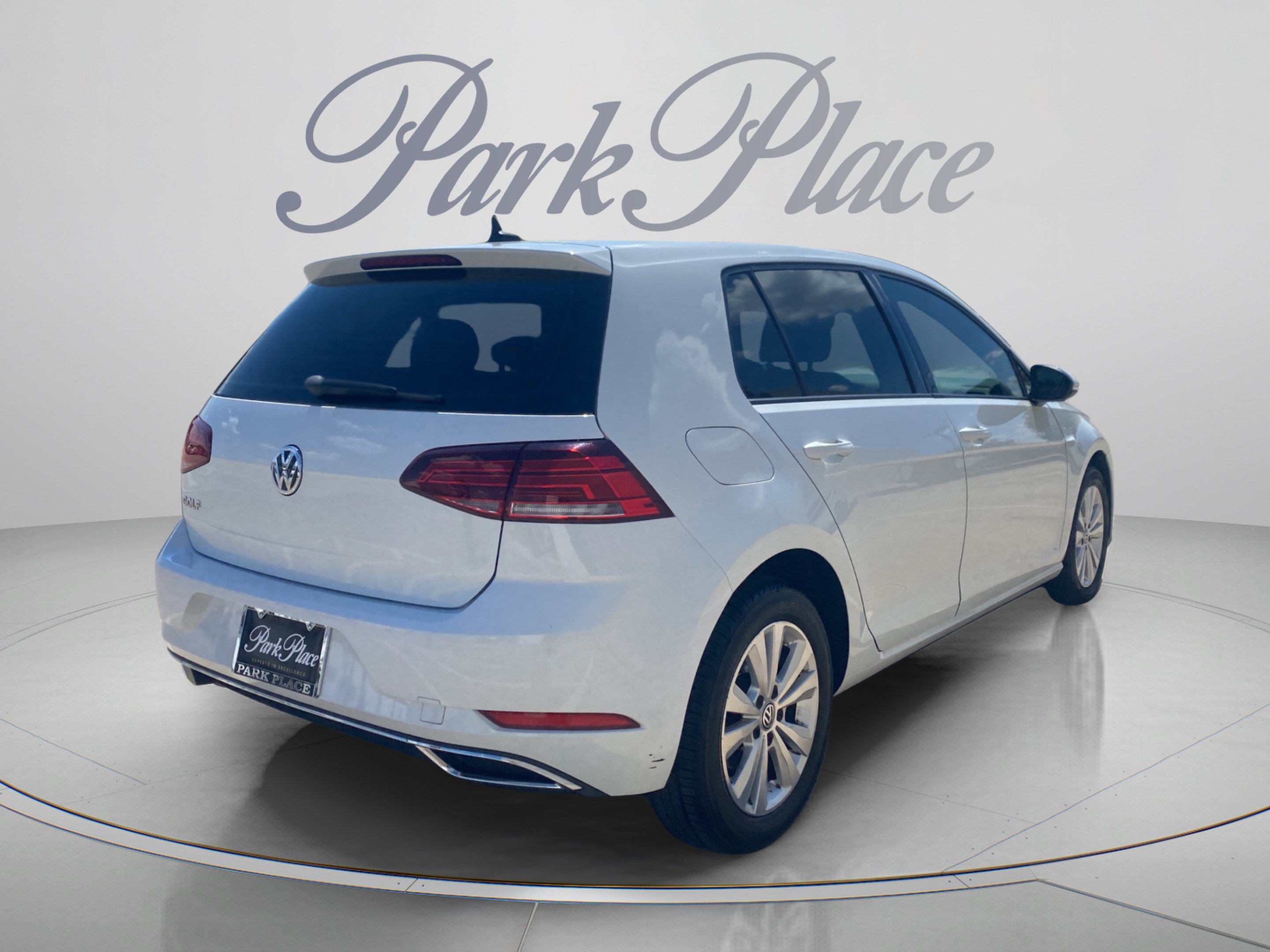 Used 2021 Volkswagen Golf 4-Door FWD image 6
