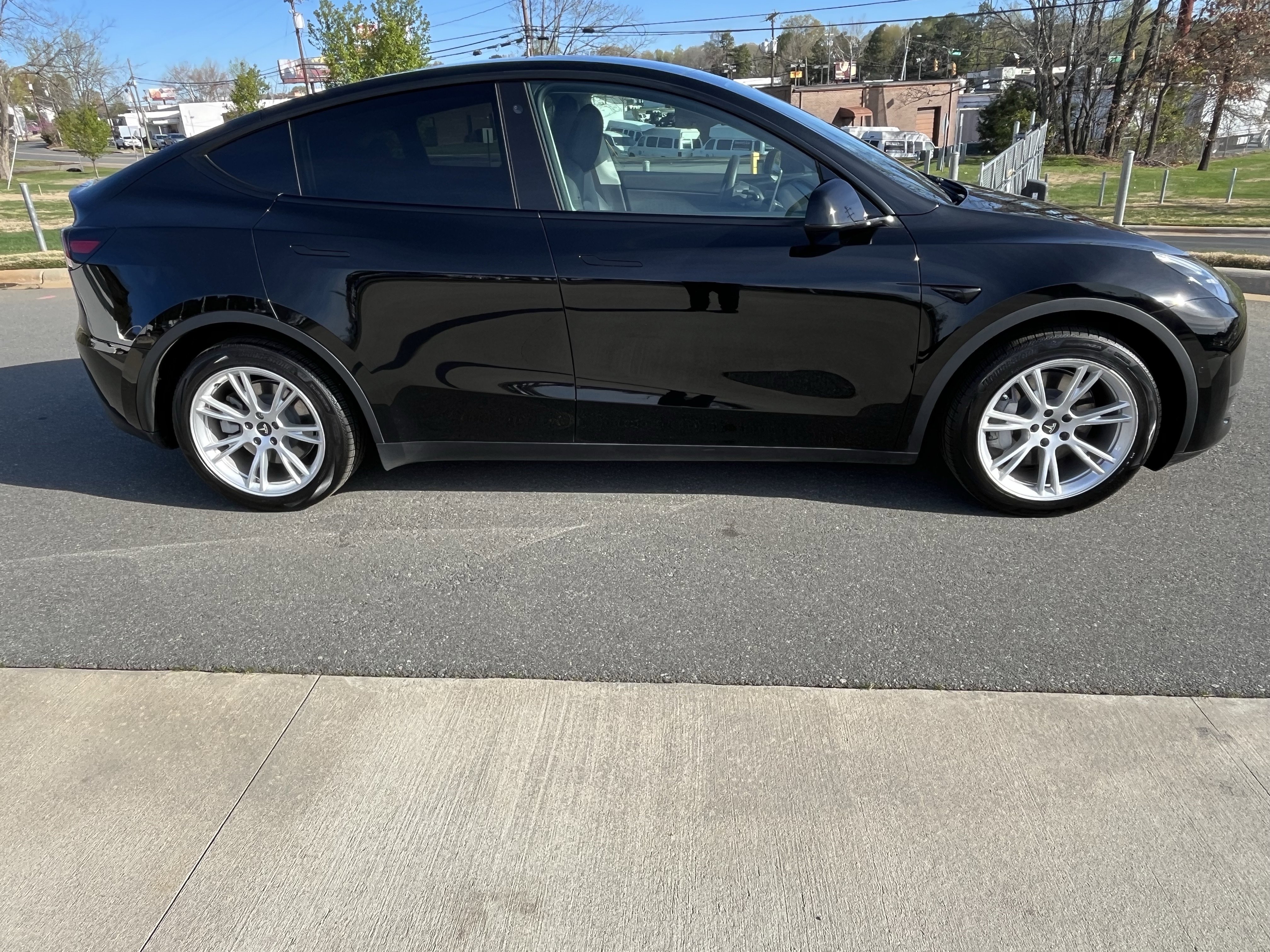 Used 2021 Tesla Model Y Long Range image 14