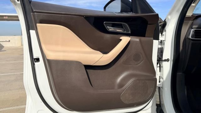 Used 2019 Jaguar F-PACE Prestige image 12