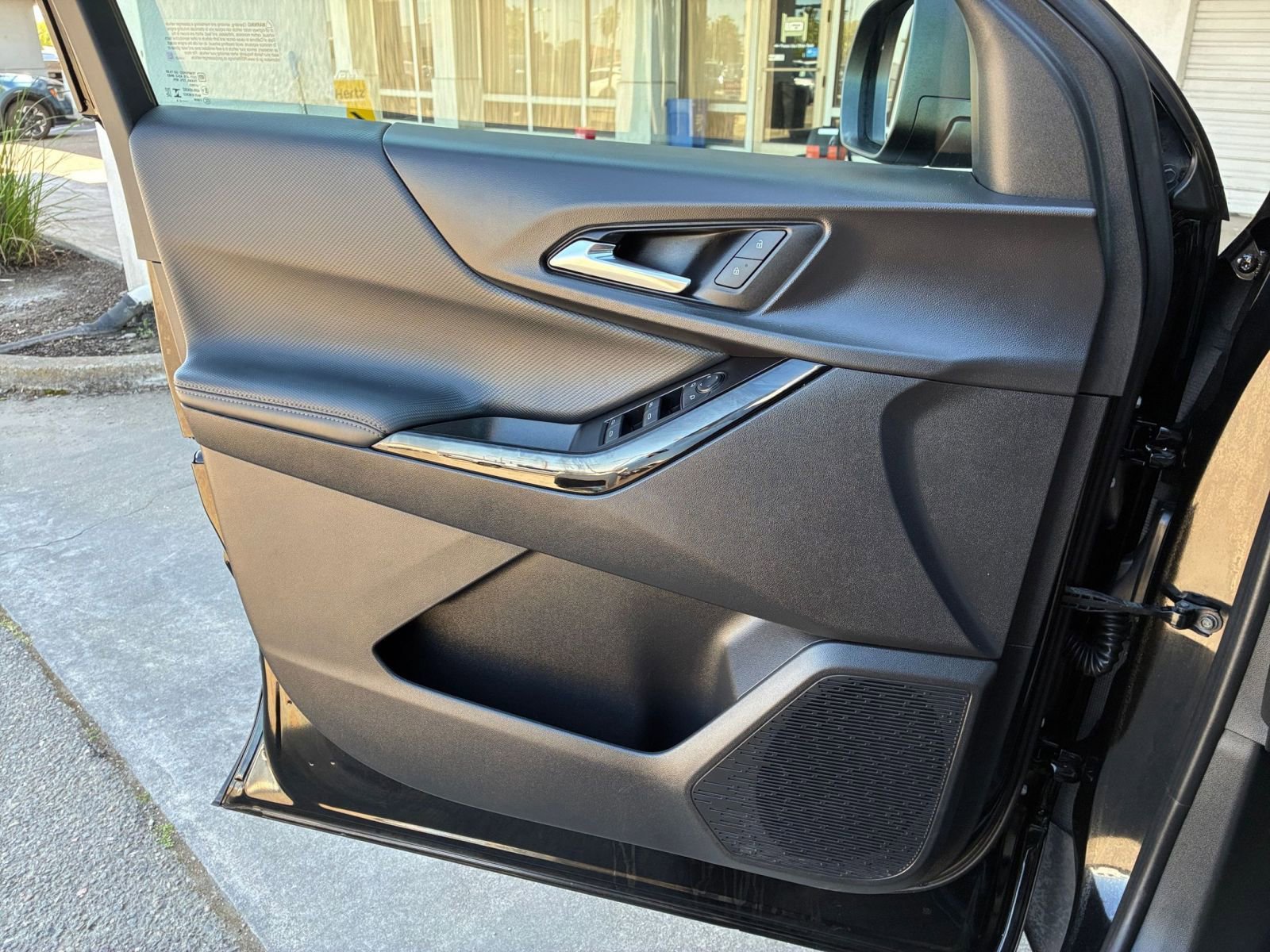 Used 2025 Chevrolet Equinox LT AWD/4WD image 18