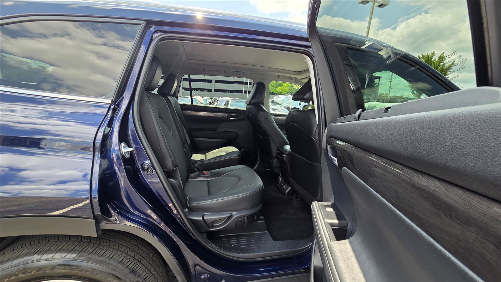 Used 2023 Toyota Highlander Platinum AWD/4WD image 37