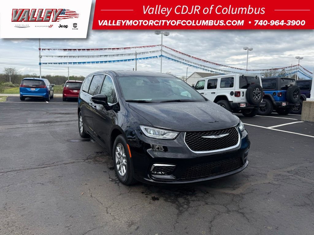 New 2026 Chrysler Pacifica Select