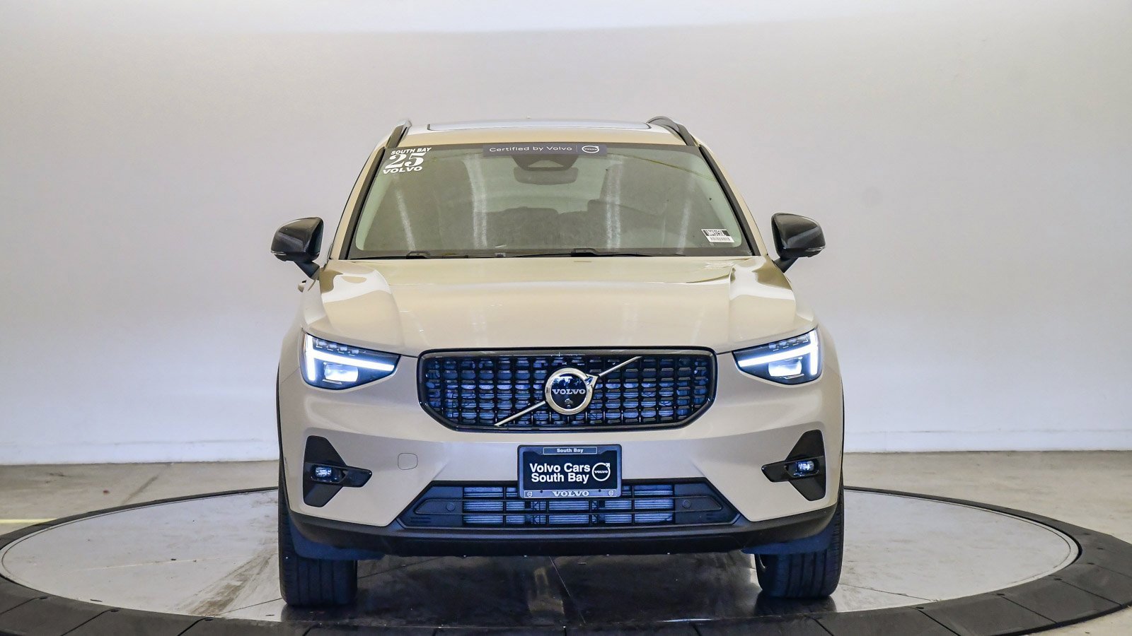 Certified 2025 Volvo XC40 B5 Ultra w/ Climate Package image 6