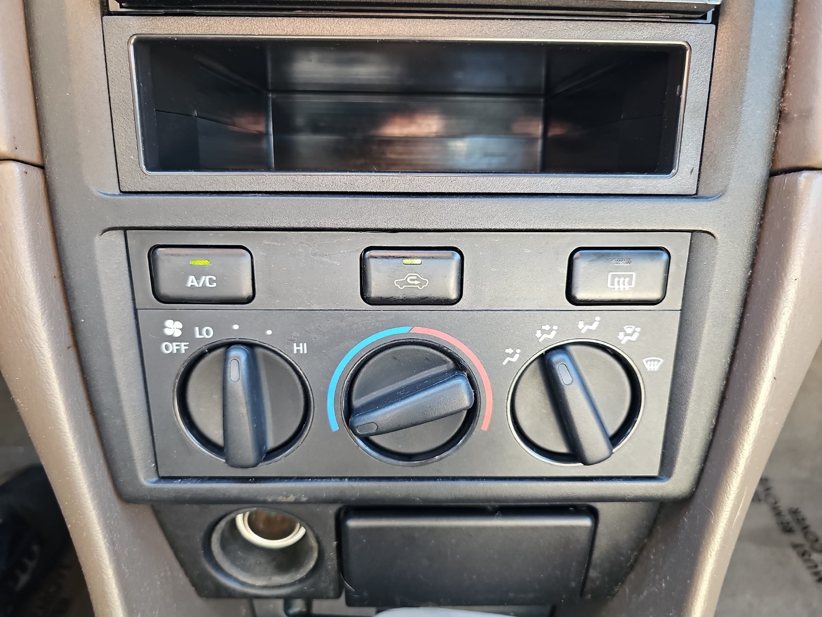Used 2000 Toyota Camry LE FWD image 22