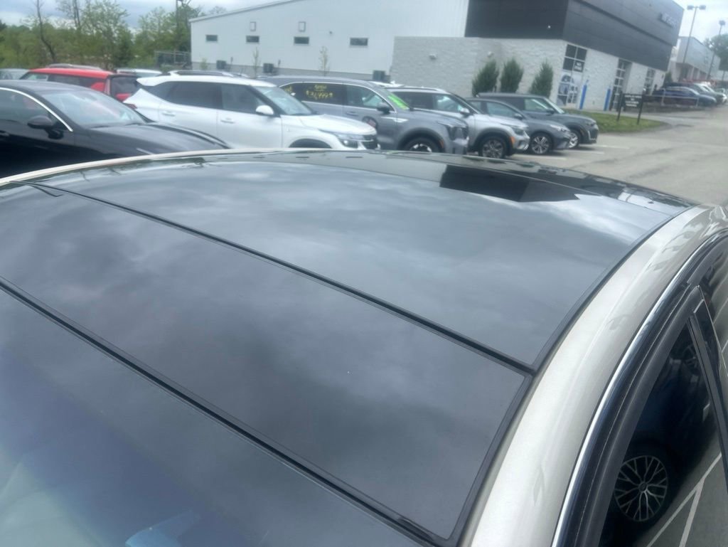 Used 2017 Lincoln Continental Reserve w/ Climate Package FWD image 5