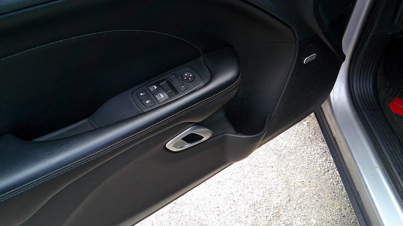 Used 2015 Dodge Challenger SXT Plus RWD image 17