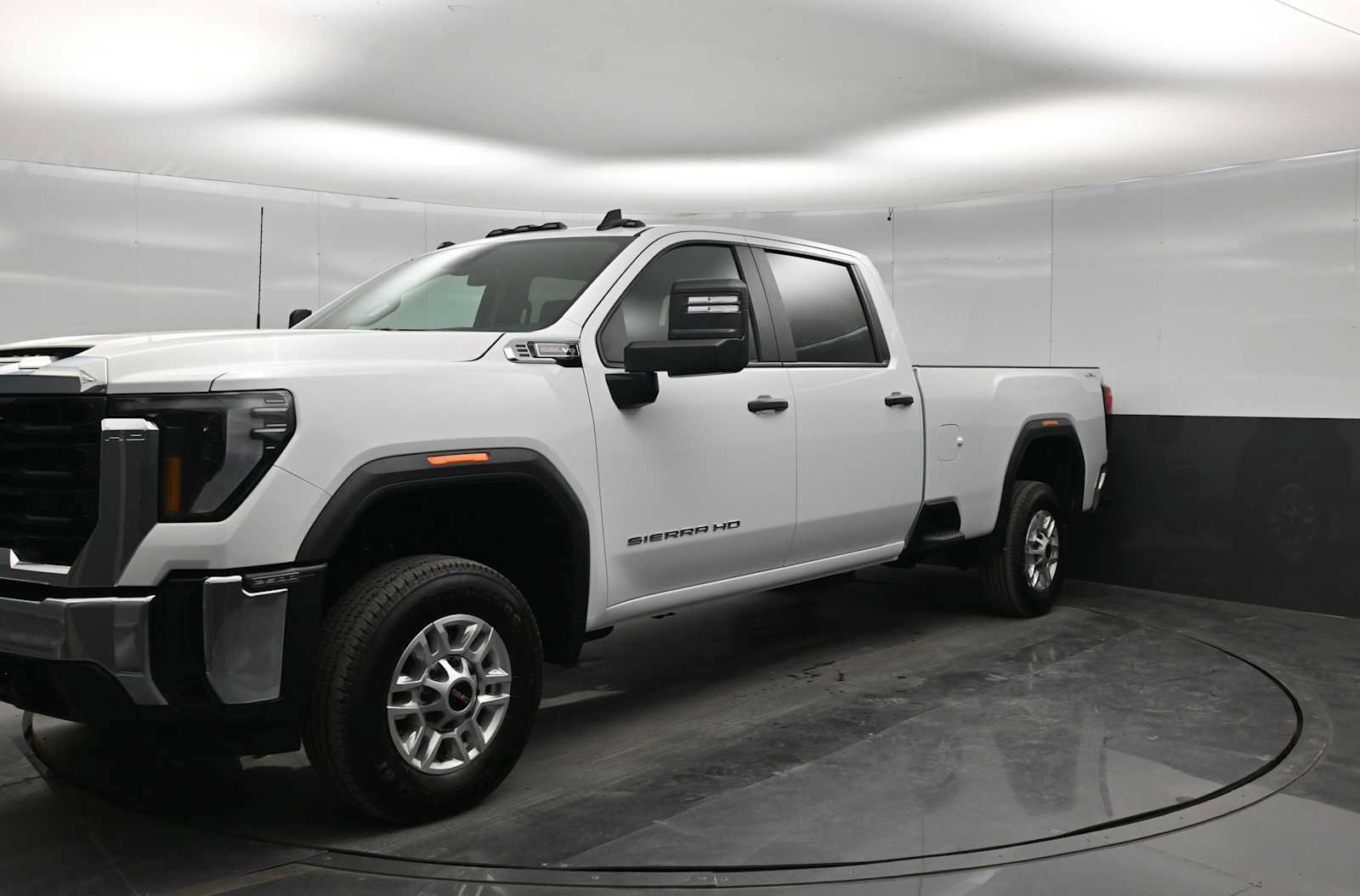 Used 2026 GMC Sierra 2500 Pro w/ Convenience Package AWD/4WD image 4