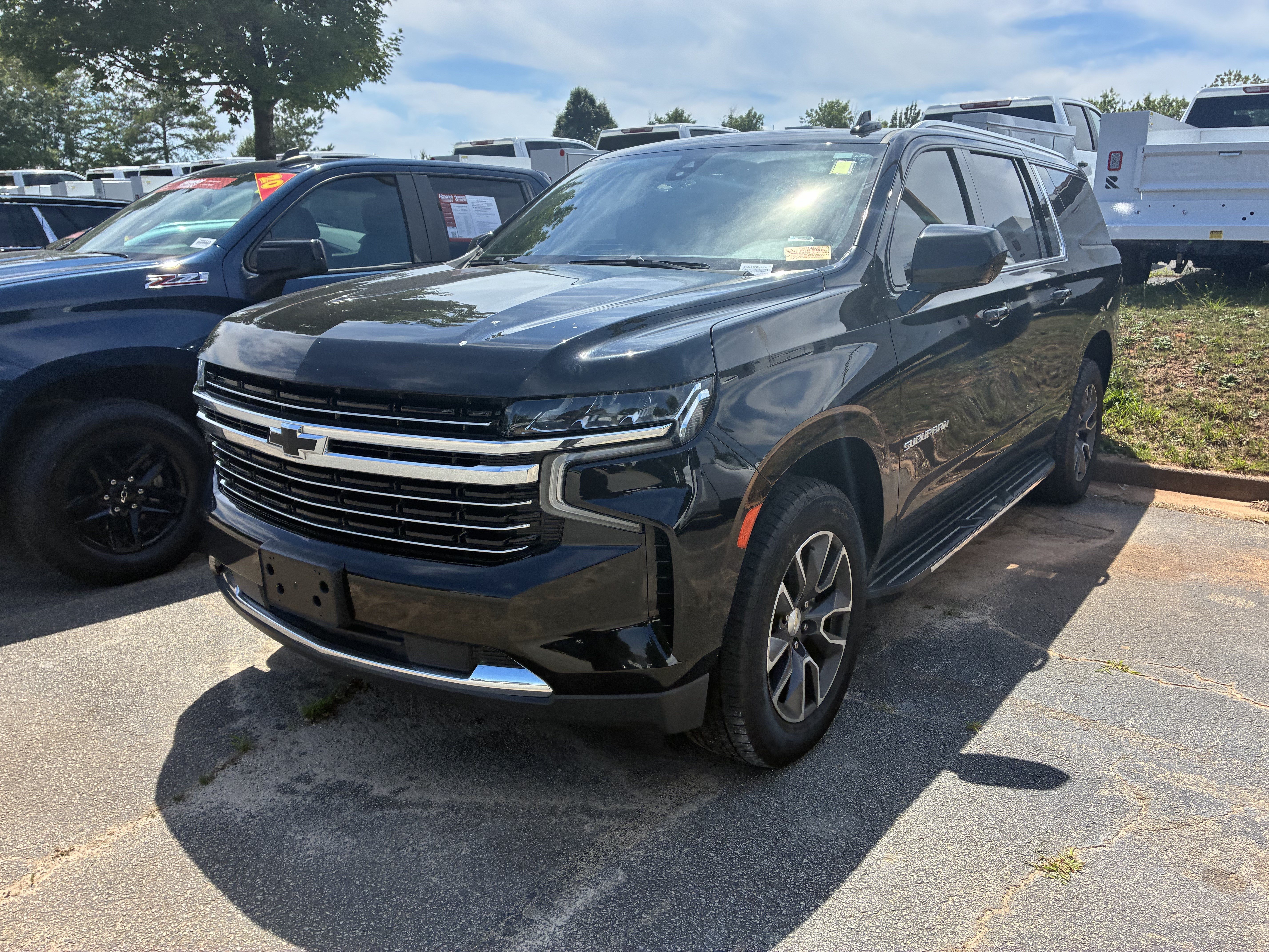 Used 2021 Chevrolet Suburban LT RWD image 3