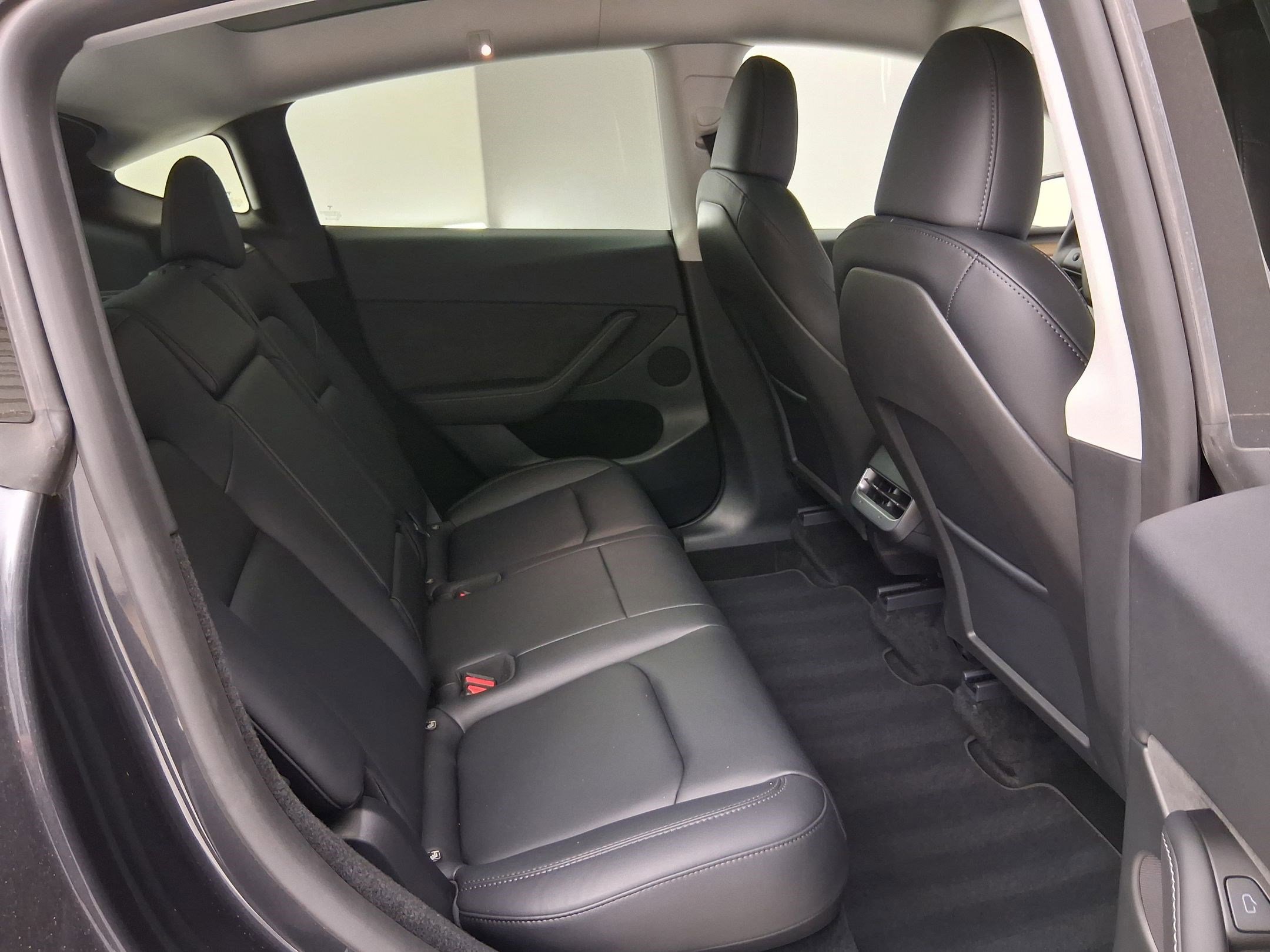 Used 2024 Tesla Model Y Long Range image 29