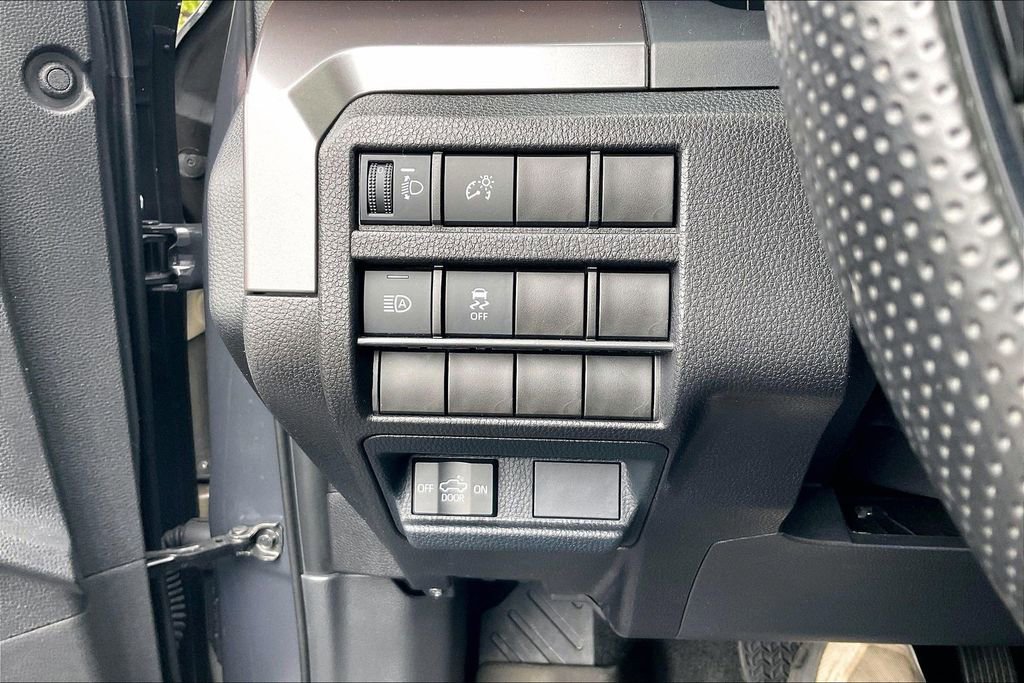 Used 2024 Toyota Tacoma SR5 AWD/4WD image 33