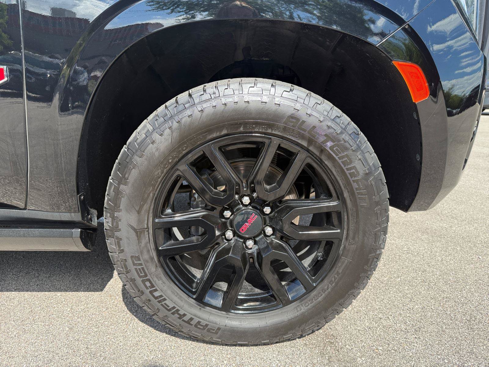 Used 2023 GMC Yukon AT4 w/ AT4 Premium Plus Package AWD/4WD image 33