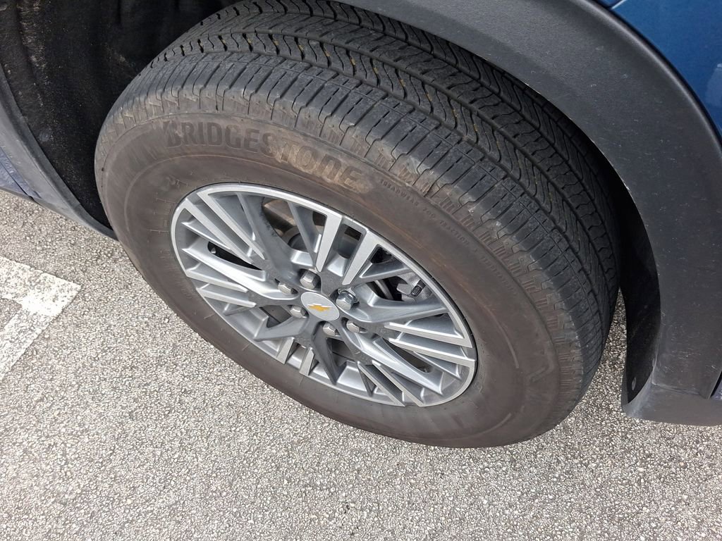 Used 2025 Chevrolet Traverse LT FWD image 5