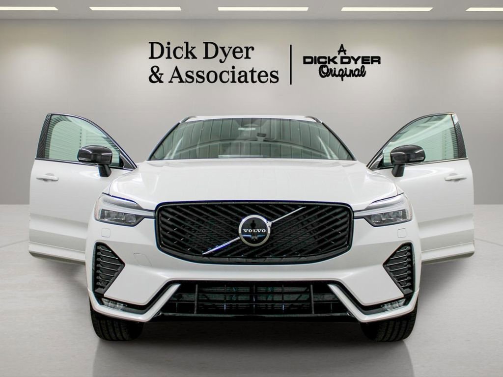 New 2026 Volvo XC60 B5 Plus w/ Protection Package Premier AWD/4WD image 8