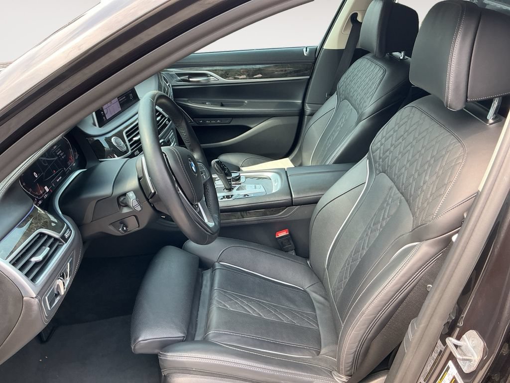 Used 2022 BMW 750i xDrive w/ Luxury Rear Seating Package AWD/4WD image 11