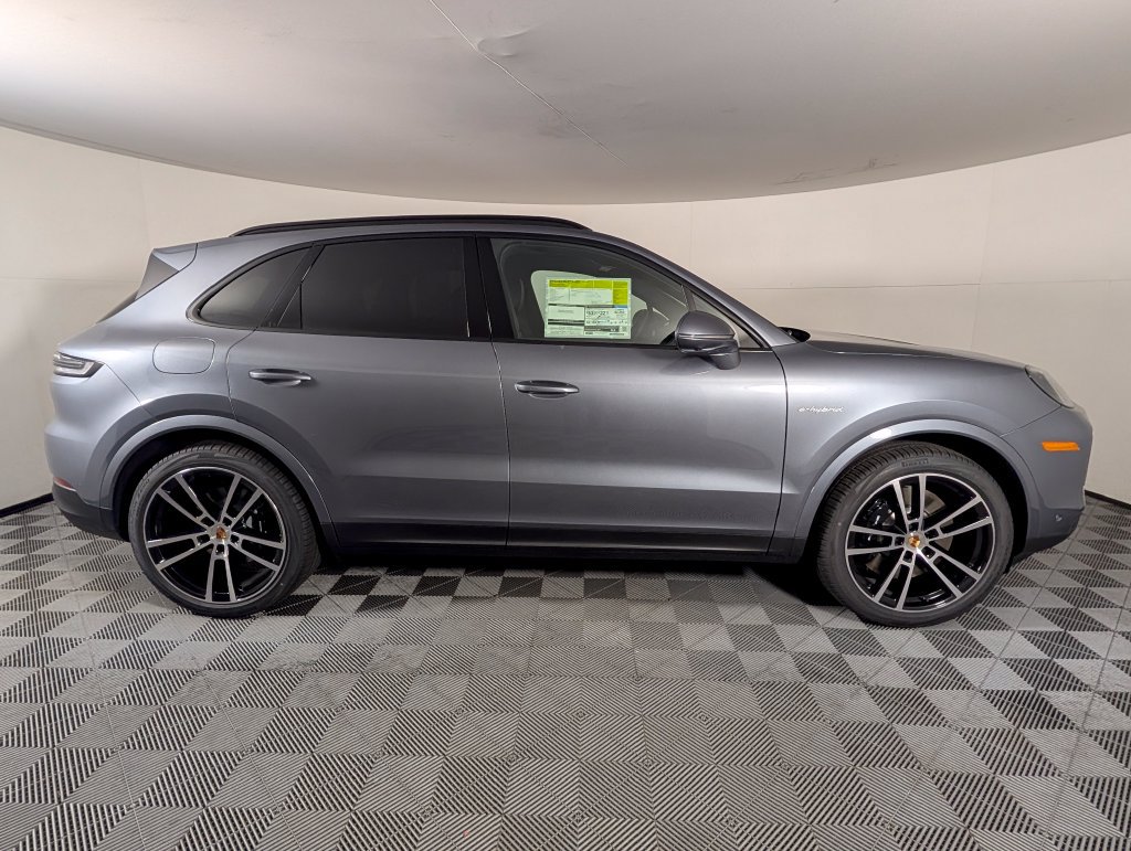 New 2026 Porsche Cayenne E-Hybrid AWD/4WD image 8