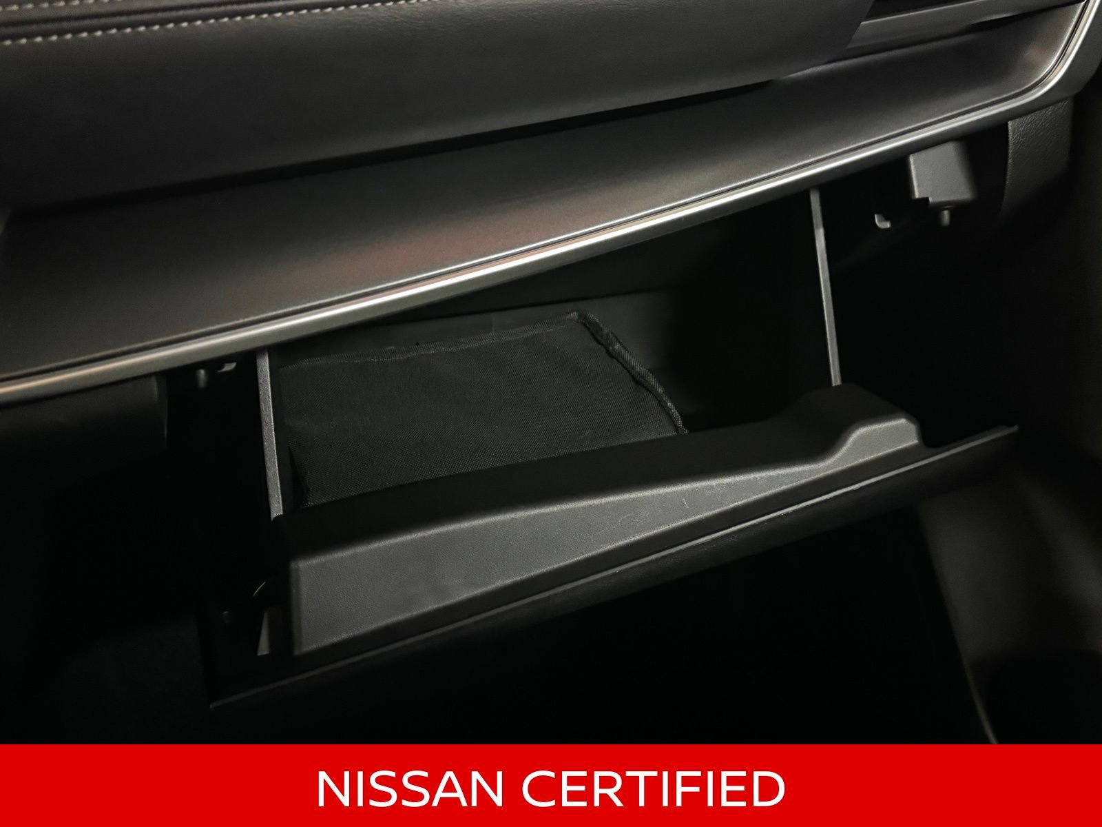 Certified 2025 Nissan Rogue SV image 33