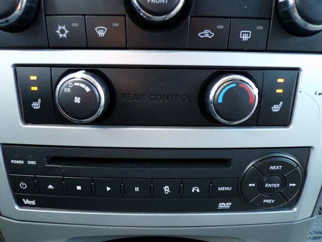 Used 2009 Chrysler Town & Country Touring image 29