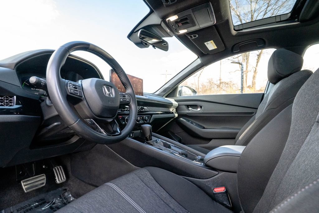 Used 2025 Honda Accord Sport image 4