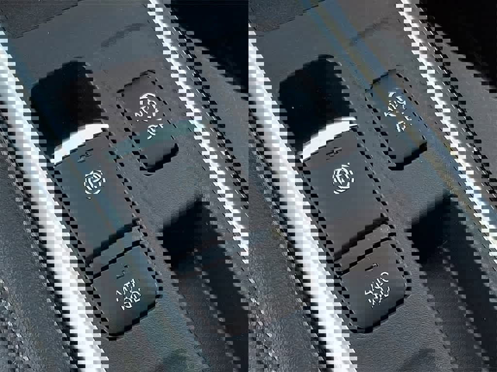 Used 2024 Nissan Pathfinder SV image 25