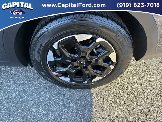 Used 2024 Kia Sorento S image 13