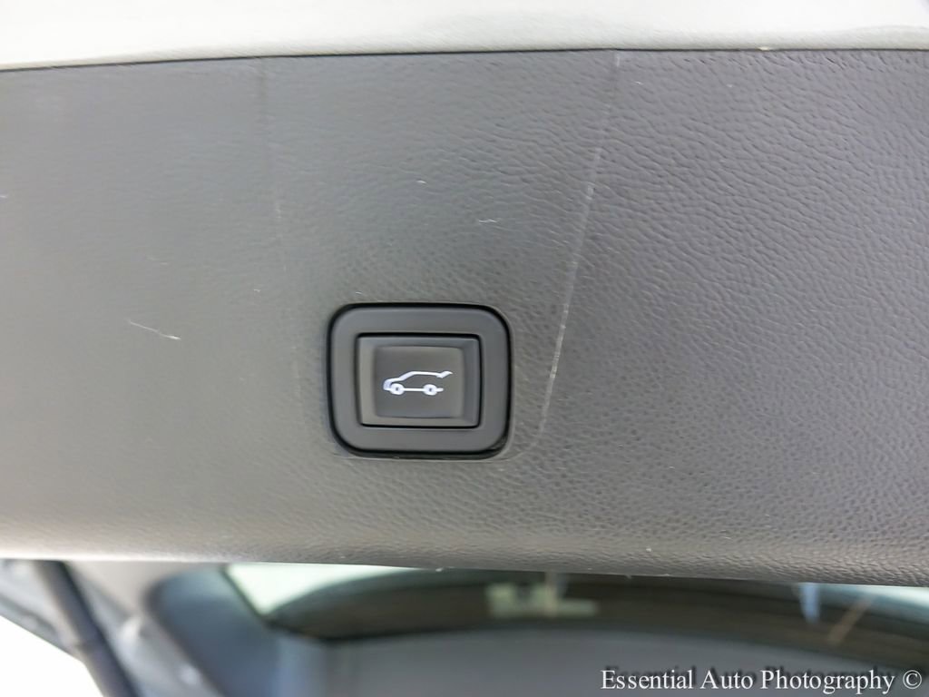 Used 2023 Chevrolet Traverse RS image 24