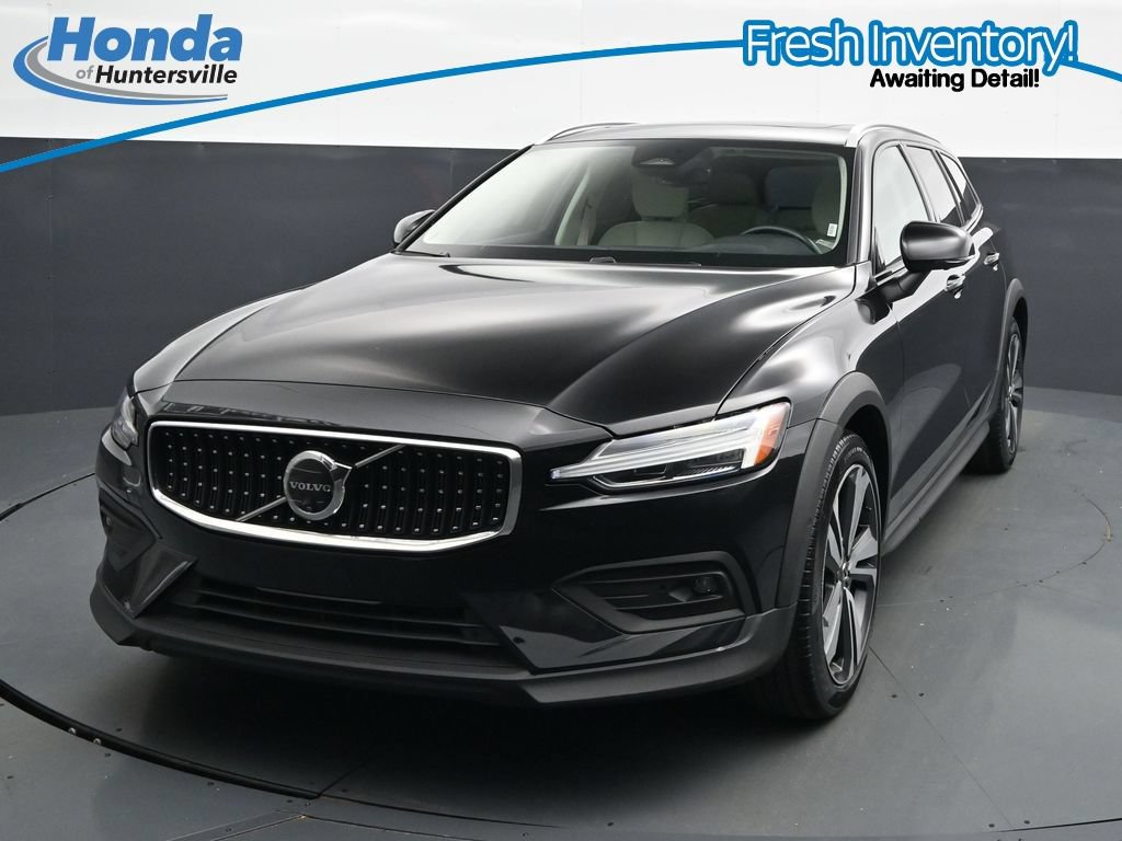 Used 2025 Volvo V60 B5 Cross Country Plus AWD/4WD image 3