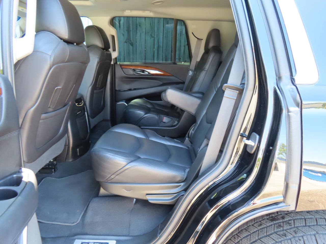 Used 2018 Cadillac Escalade Premium Luxury RWD image 19