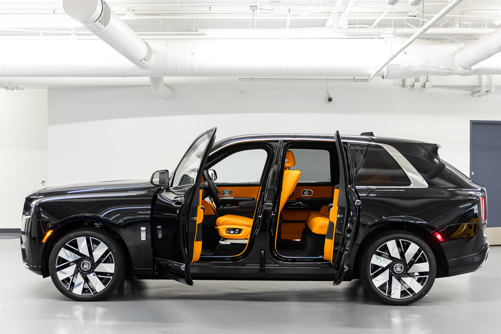 New 2027 Rolls-Royce Cullinan AWD/4WD image 26