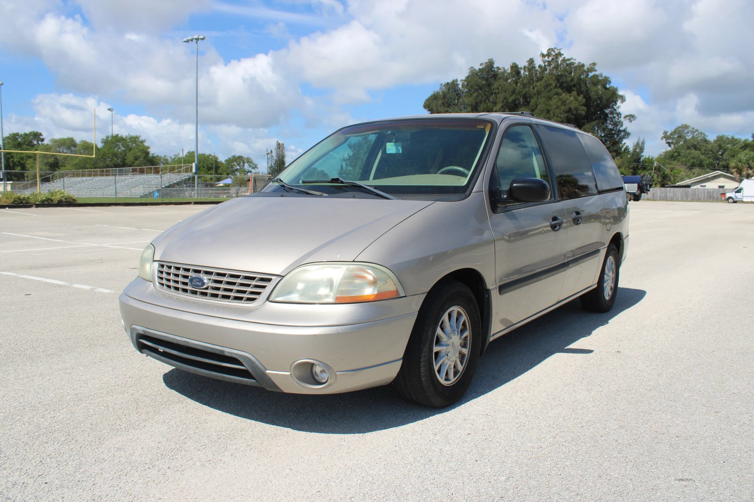 Used 2003 Ford Windstar LX FWD image 2