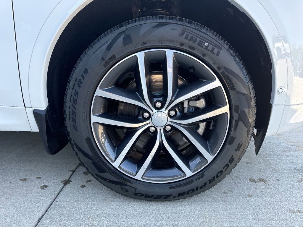 New 2024 Land Rover Discovery Sport S image 24