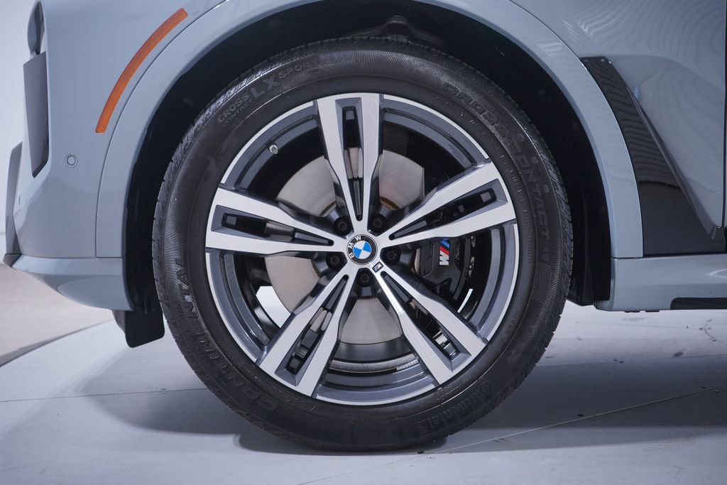 Used 2025 BMW X7 xDrive40i w/ M Sport Package image 2
