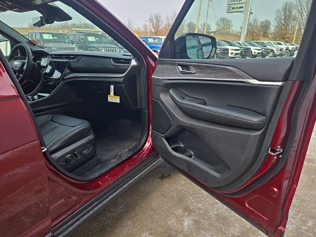 Used 2025 Jeep Grand Cherokee L Limited w/ Luxury Tech Group II image 72