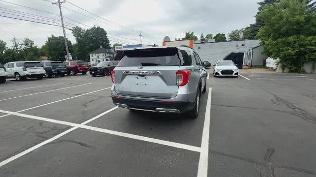 Used 2024 Ford Explorer XLT w/ Equipment Group 202A image 7