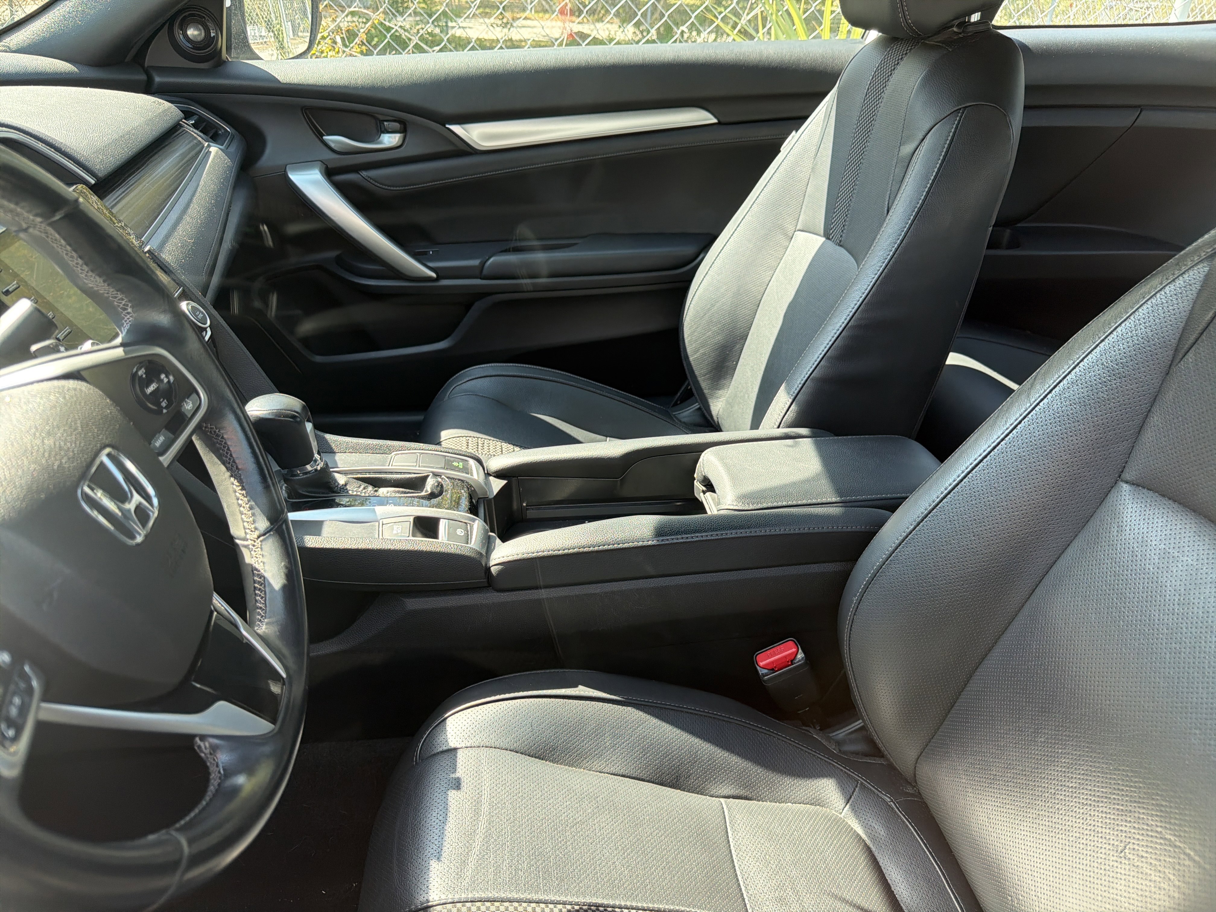 Used 2019 Honda Civic Touring image 4