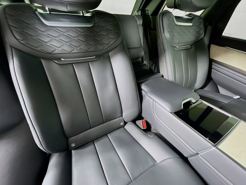 Used 2023 Land Rover Range Rover SV image 30