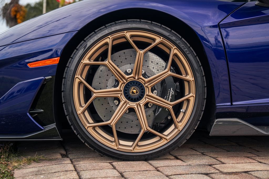 Used 2019 Lamborghini Aventador SVJ AWD/4WD image 15