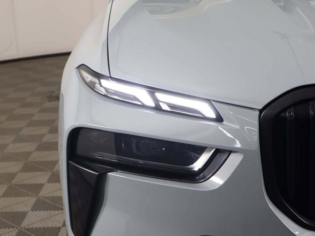 Used 2024 BMW X7 xDrive40i w/ Executive Package image 16