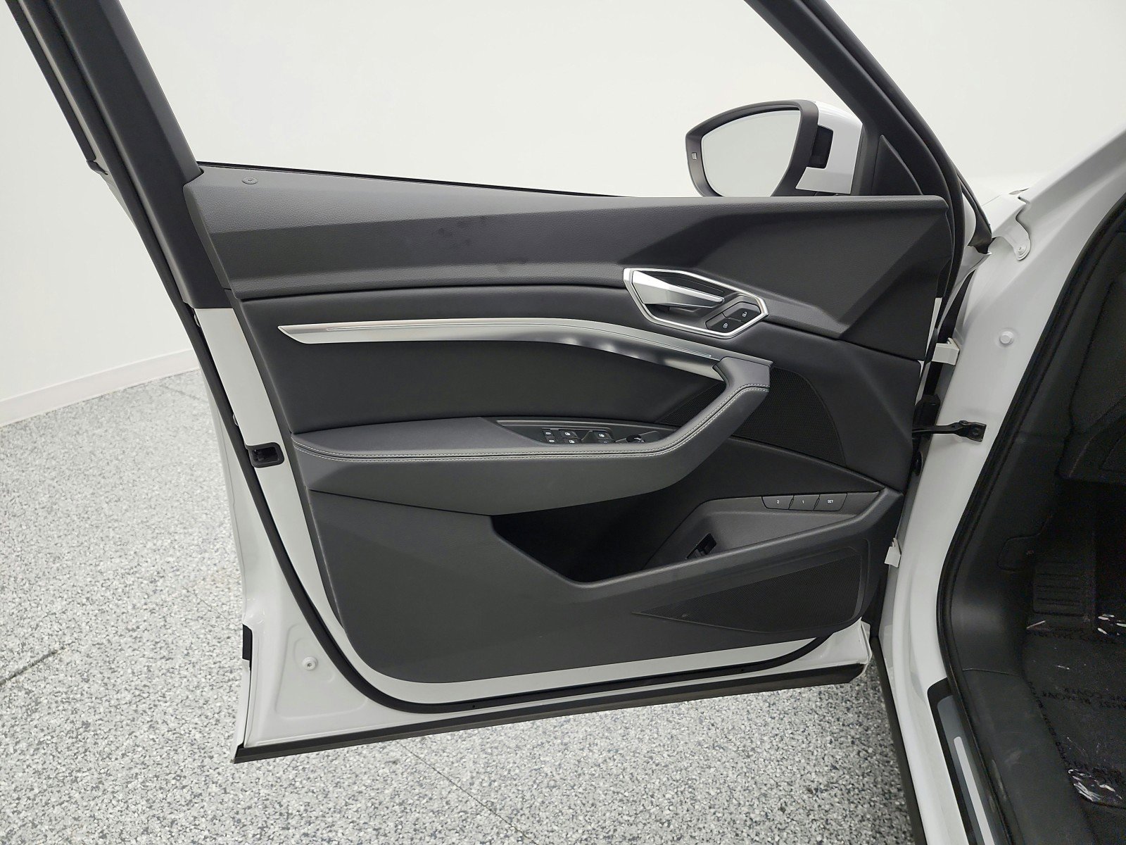 Used 2023 Audi e-tron Premium w/ Convenience Plus Package image 14