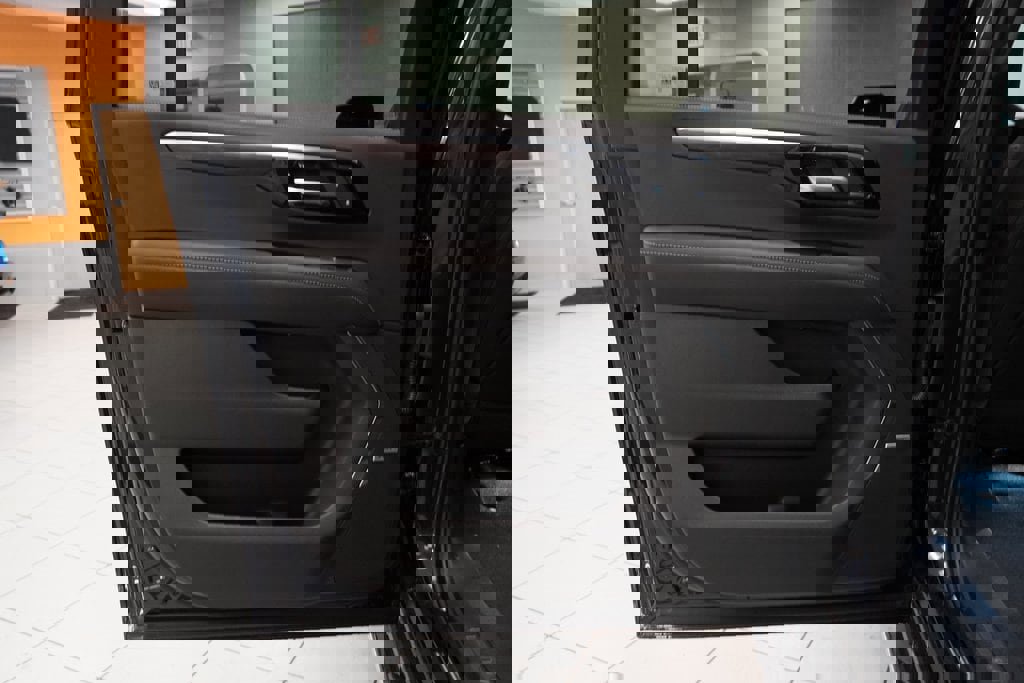 New 2025 Chevrolet Suburban Premier image 25