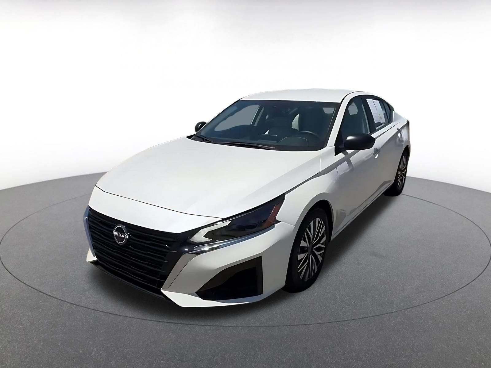 Used 2025 Nissan Altima 2.5 SV FWD image 7