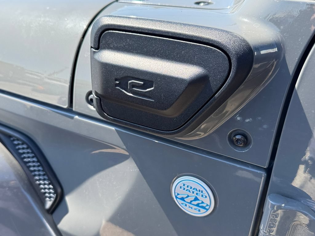Used 2022 Jeep Wrangler Unlimited Sahara AWD/4WD image 7