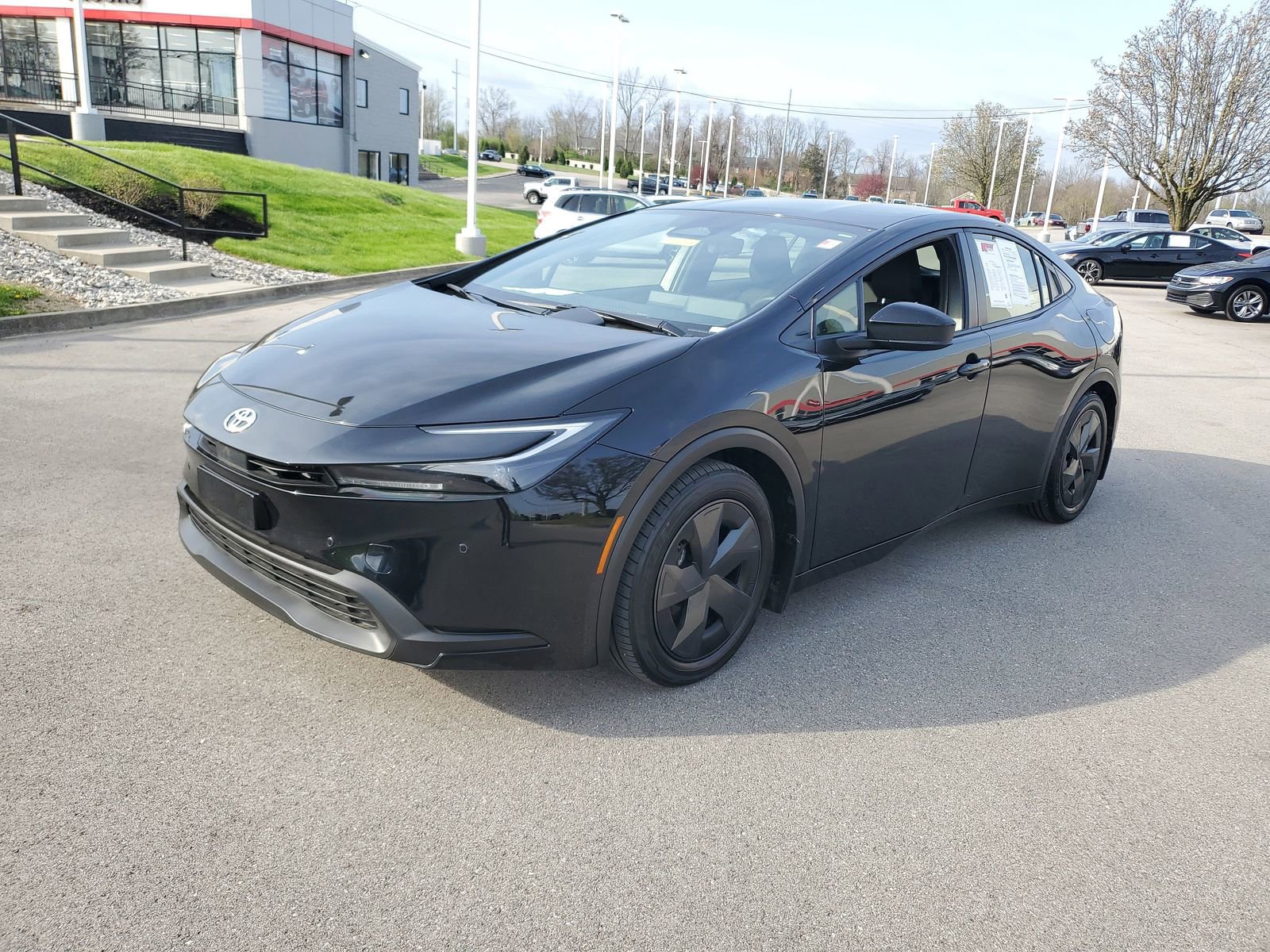 Used 2025 Toyota Prius LE image 2