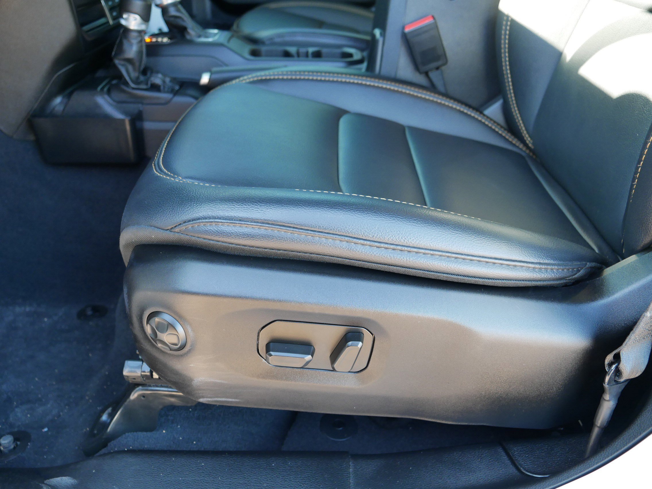 Used 2024 Jeep Wrangler Sahara w/ Technology Group image 20