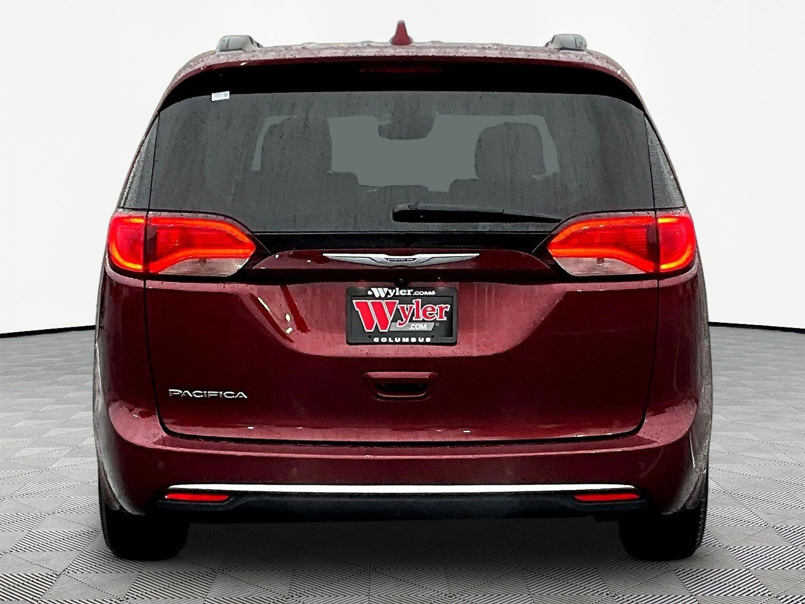 Used 2019 Chrysler Pacifica Touring Plus w/ Advanced Safetytec Group FWD image 5