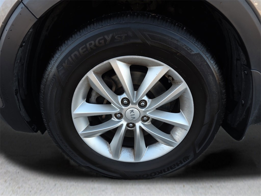 Used 2017 Kia Sorento LX image 11