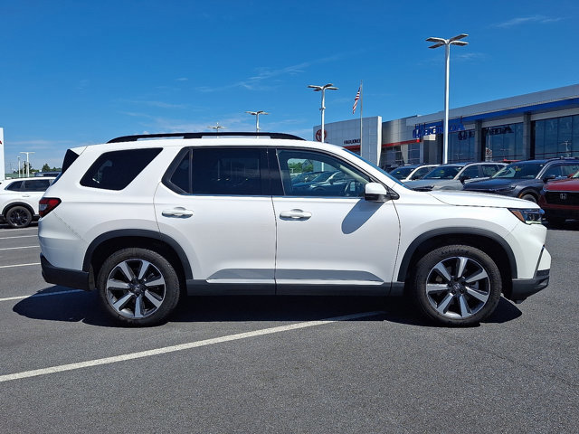 Certified 2025 Honda Pilot Touring image 8