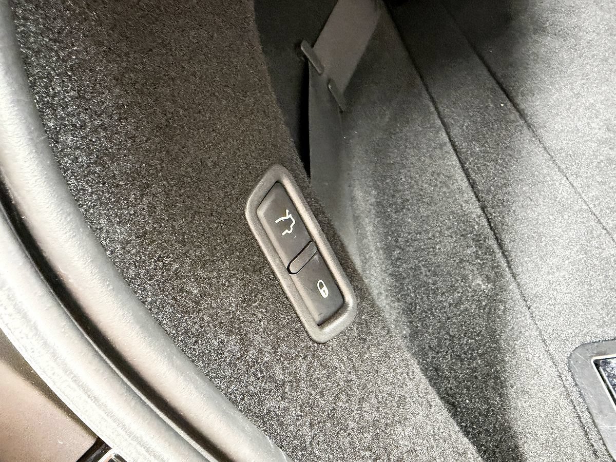 Used 2018 Maserati Levante AWD/4WD image 18