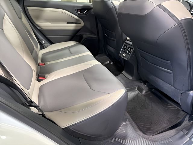 Certified 2026 Subaru Forester Limited image 33